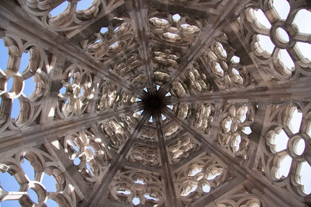 哥特式石窗花穹顶结构