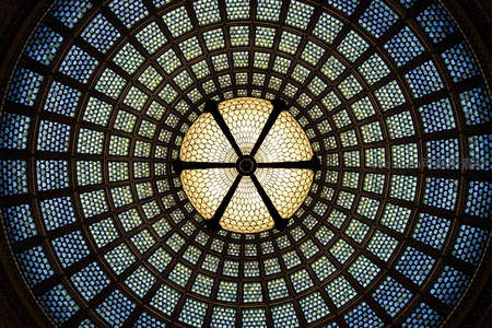 穹顶彩窗光影交织艺术之美