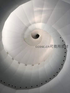 螺旋楼梯内部结构光影艺术