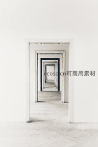 无限延伸的白色门廊走廊