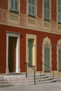 红墙石阶门廊，地中海风格建筑入口