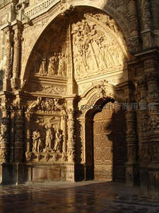 巴洛克教堂门廊浮雕细节