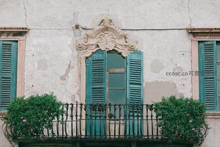 复古绿窗与雕花阳台，岁月斑驳的欧式风情
