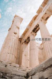帕特农神庙巨柱直指苍穹云海