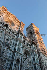 佛罗伦萨大教堂在夕阳下熠熠生辉