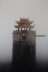 雾中古塔，神秘而庄严的东方建筑