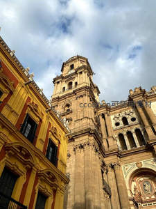 塞维利亚大教堂高耸入云