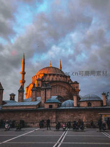 苏莱曼清真寺穹顶霞光万丈