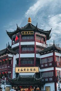 上海城隍庙飞檐翘角，古韵悠长