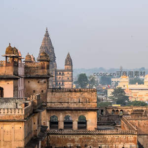 古城堡群落俯瞰晨曦中的市镇