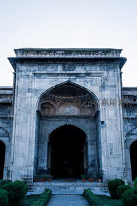 石砌拱门古寺入口幽深