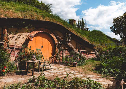 童话风圆形木门 hobbit 小屋花园