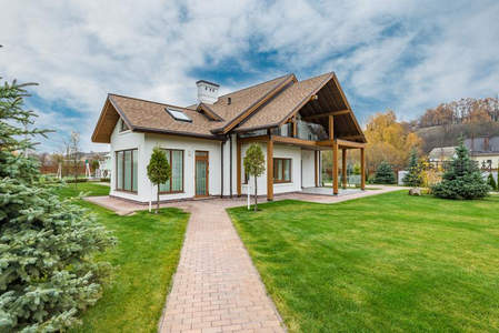 现代别墅花园小径通幽