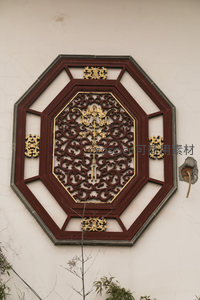 八角窗棂木雕花饰