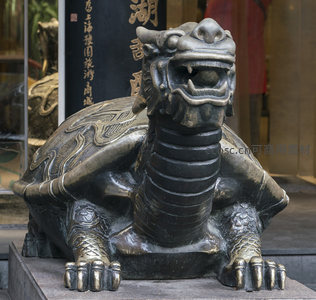 青铜龙龟雕塑，寓意吉祥长寿