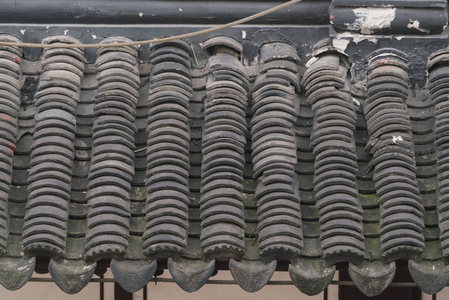 古朴青瓦屋檐特写