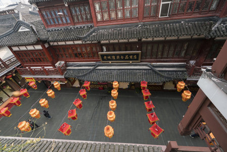 高处视角下的古建筑庭院