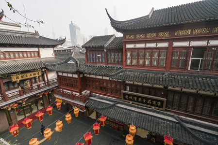 老城隍庙美食街的古韵风情