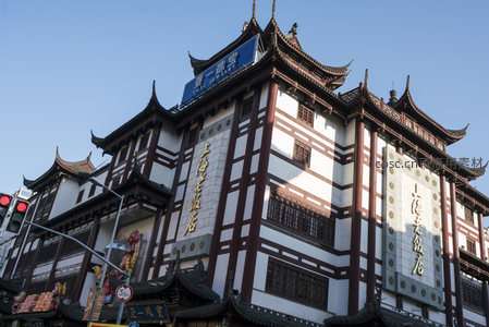 上海老饭店巍峨屹立，传统建筑风格典雅