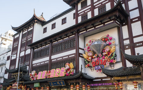 古色古香建筑上的2016年猴年装饰