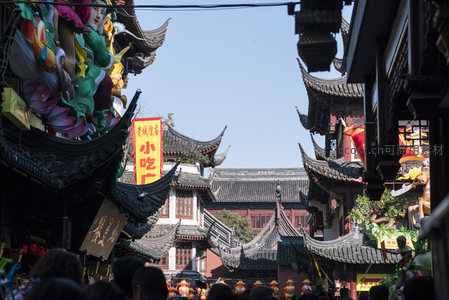 老城隍庙小吃街人潮涌动