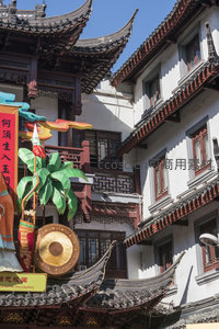 雕梁画栋显匠心，古街深处藏故事