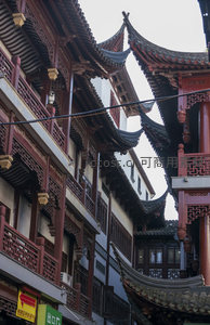 层层叠叠古建筑屋脊交错