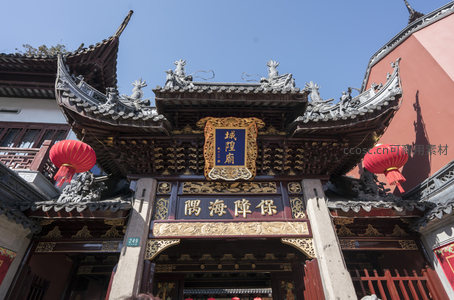 城隍庙正门牌匾雕梁画栋