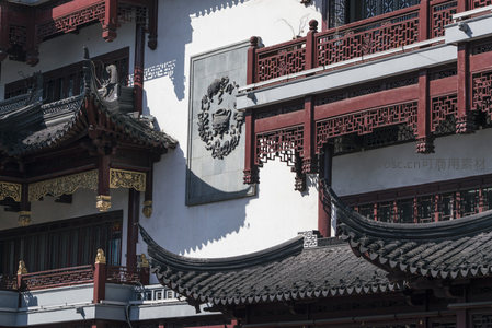 白墙黛瓦雕花窗，细节之处见匠心