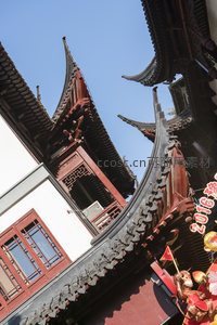 仰拍飞檐斗拱间，古建细节展匠心