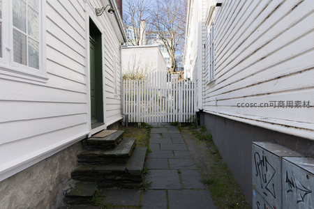 狭窄巷道中的北欧生活剪影