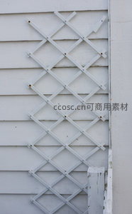 墙面白色菱形格栅装饰