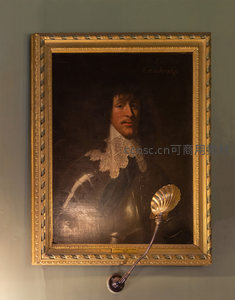 金色画框中的古典贵族肖像画