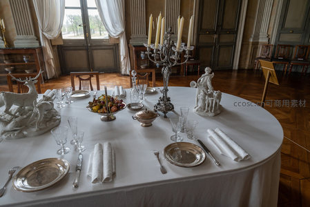 宫廷风宴会圆桌布置全景