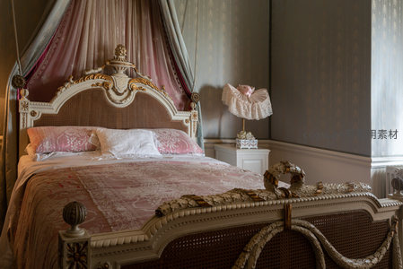 复古公主床与蕾丝床品