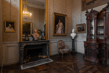 艺术收藏室，壁画与雕塑诉说历史的优雅