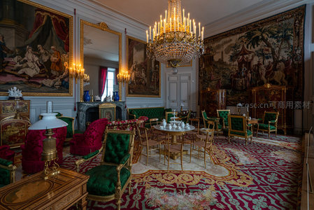 金碧辉煌的宫廷会客厅全景