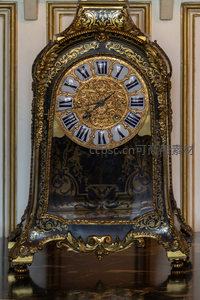 巴洛克风格鎏金座钟特写