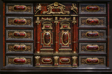华丽雕花古典橱柜细节展示
