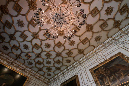 华丽水晶吊灯天花板