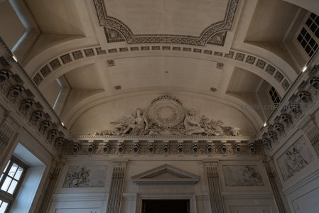 穹顶浮雕装饰，古典建筑内部艺术杰作