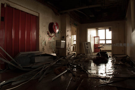 废墟房间的破碎之美