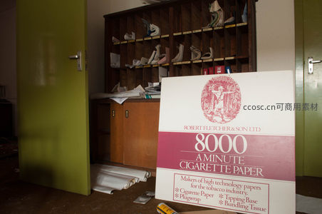 废弃办公室内烟草纸业广告牌与文件柜