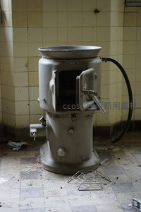 单个废弃工业粉碎机