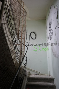 楼梯转角处的数字涂鸦