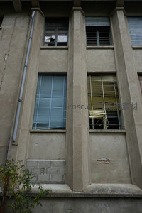 老式建筑立柱与百叶窗细节