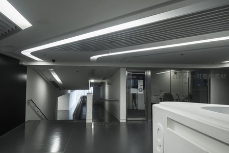 科技感十足的现代化办公大厅入口