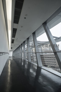 工业风走廊映射都市天际线