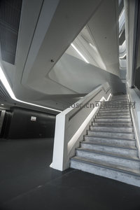 极简主义风格的室内楼梯