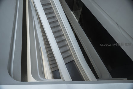 俯瞰视角下的楼梯与空间层次